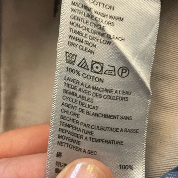 Tommy Bahama Men’s Shorts. Waist size is 35”. Blue patterned design. - Picture 9 of 9